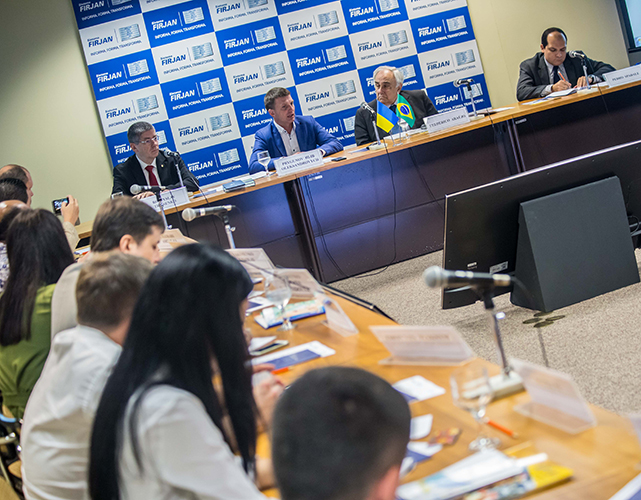 A delegação empresarial da região ucraniana Dnipropetrovsk é um dos centros industriais e culturais mais bem desenvolvidos do país