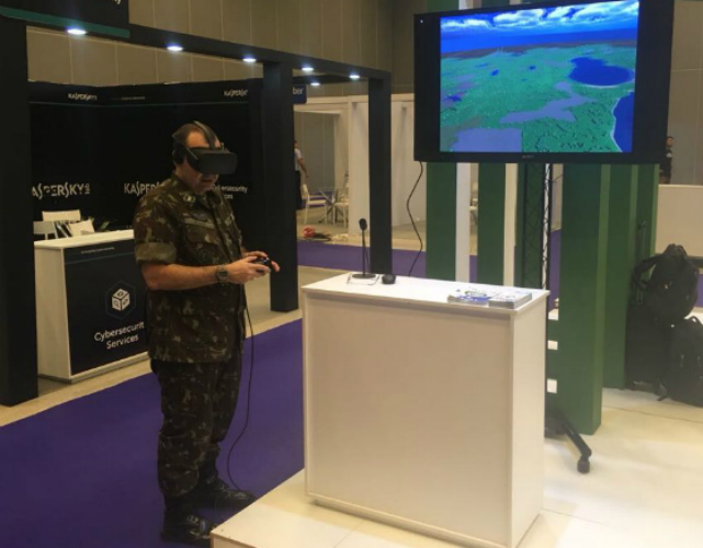 O Instituto SENAI de Tecnologia Simulação e Automação faz a primeira apresentação pública do projeto de realidade aumentada do novo fuzil de assalto do Exército brasileiro