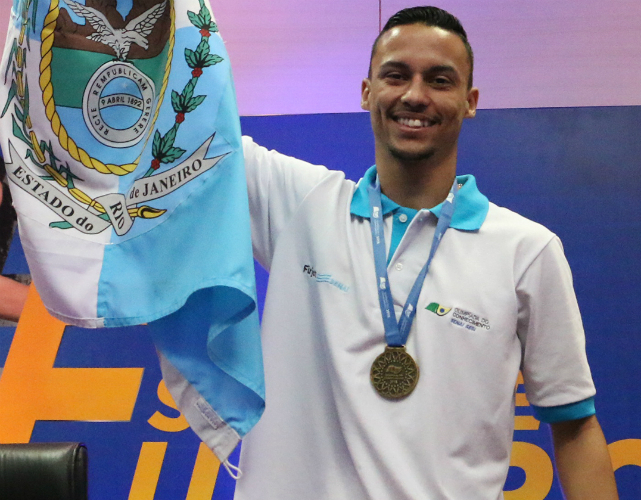 Medalhista de ouro em Soldagem foi Ralph de Souza Crespo, estudante da Firjan SENAI Campos