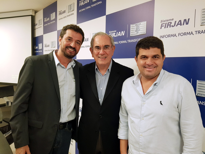 Cláudio Lopes Alves e Alexandre Fagundes de Mattos, novos presidente e vice da Regional Firjan na Baixada Fluminense – Área II com o empresário Roberto Leverone.