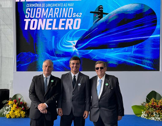 Carlos Frederico Queiroz de Aguiar, Rafael Cervone e Carlos Erane de Aguiar na cerimônia de lançamento do submarino