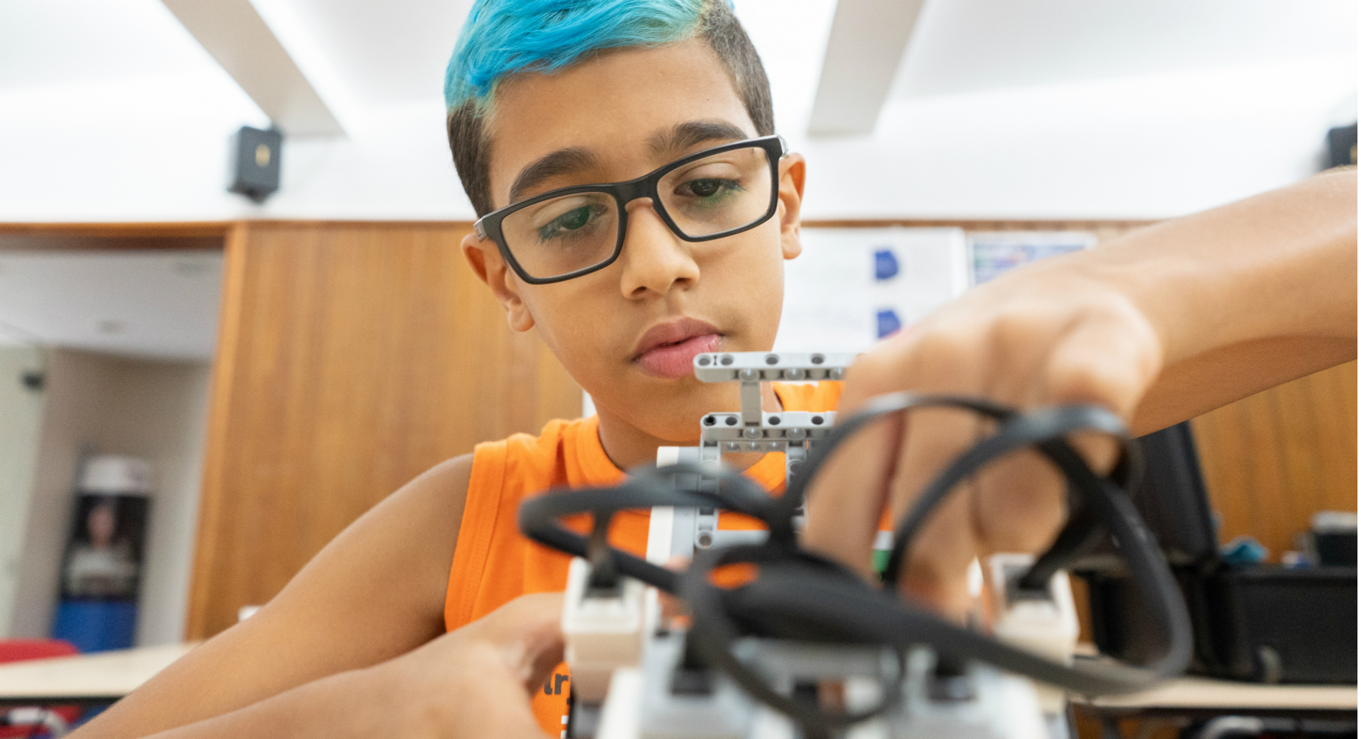 Pedro sonha em construir e programar próteses robóticas para auxiliar pessoas com mobilidade reduzida