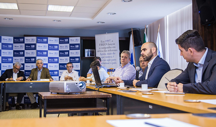 Economista-chefe do Sistema FIRJAN, Guilherme Mercês apresenta os dados sobre o déficit da previdência