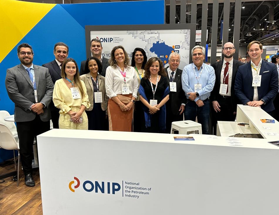Secretário de Energia e Economia do Mar do estado do Rio, Hugo Leal, e a diretora da EPE, Heloisa Borges, prestigiaram o estande da ONIP/Firjan