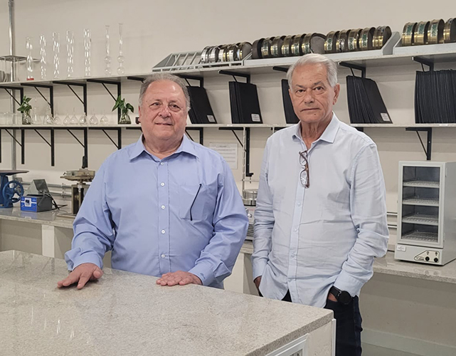 Vice-presidente da Firjan Centro-Sul e presidente do Sindicom TR, Waldir dos Santos Jr recebeu o presidente do CREA-RJ, Luiz Antônio Cosenza