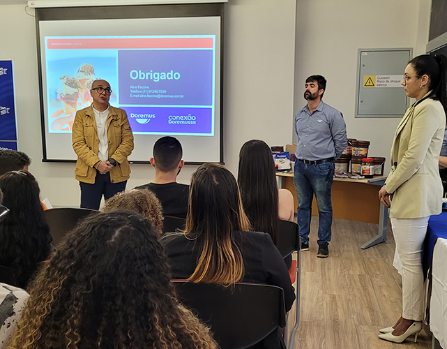 Presidente do Simapan, Henrique Balbino Seita liderou o encontro realizado na Escola de Sorvete da Firjan SENAI Nova Iguaçu