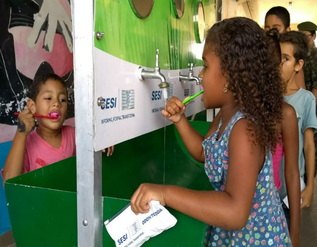 Orientação sobre saúde bucal foi um dos serviços gratuitos oferecidos no SESI em Ação realizado em Quissamã