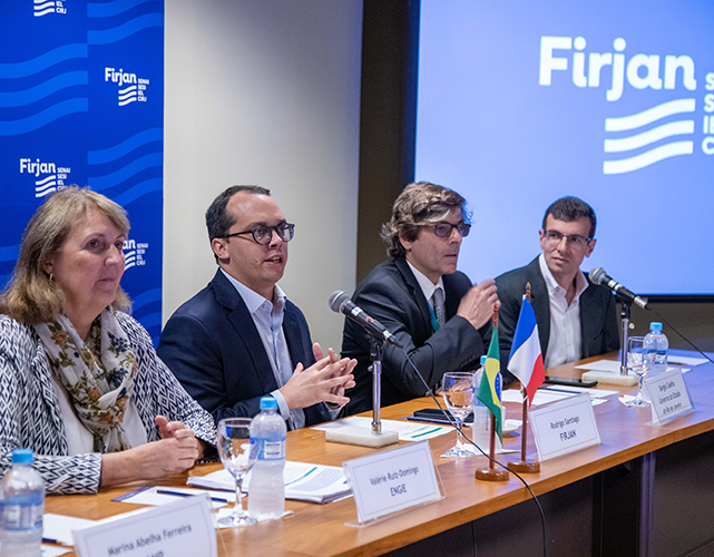 Valérie Ruiz-Domingo (Medef), Rodrigo Santiago (Firjan), Sérgio Coelho (GovRJ) e Mauro Andrade (Prumo Logística)