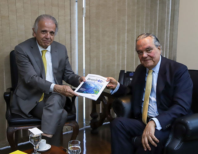 Ministro José Múcio Monteiro Filho recebe o estudo Brasil 4.0 do presidente da Firjan, Eduardo Eugenio, em Brasília