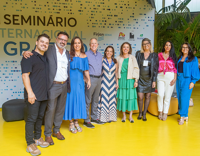 Empresários do setor, palestrantes e organizadores do evento, na Casa Firjan