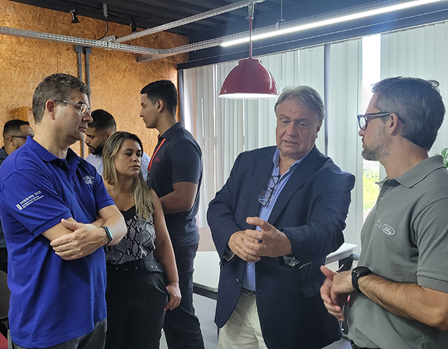 Firjan SENAI e Cluster Automotivo Sul Fluminense inauguram hub de inovação em Resende