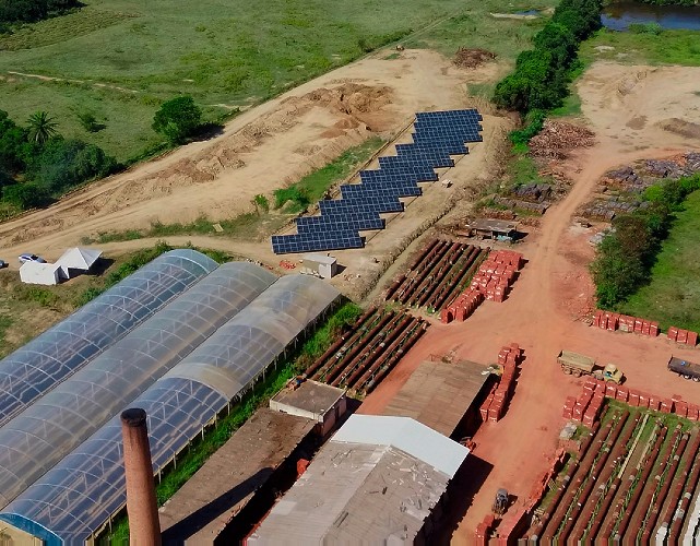 Polo cerâmico de Campos, o maior do estado, foi pioneiro na instalação de usinas solares
