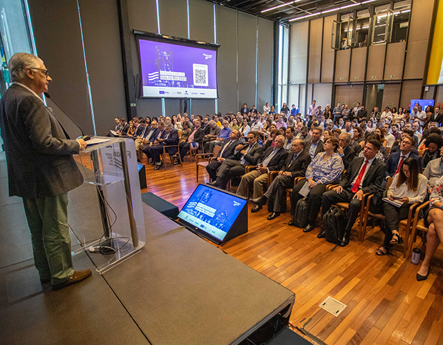 Luiz Césio Caetano, 1º vice-presidente da Firjan, na abertura do evento