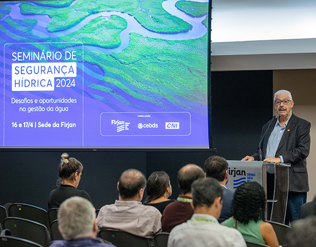 Isaac Plactha, vice-presidente da Firjan CIRJ e presidente do Conselho de Meio Ambiente da Firjan, na abertura do evento