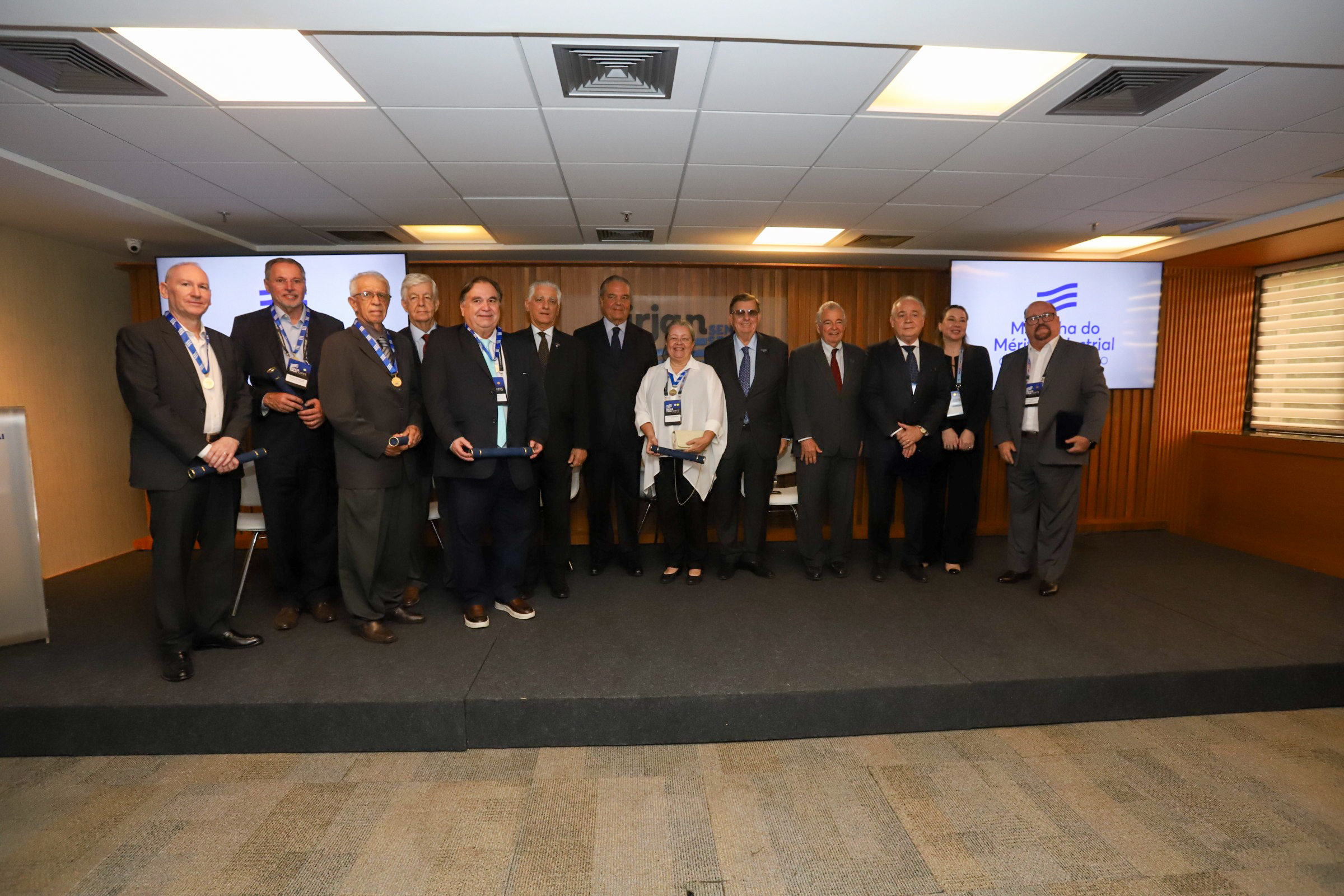 Empresários e personalidades homenageados pela Firjan devido à contribuição ao desenvolvimento da indústria fluminense