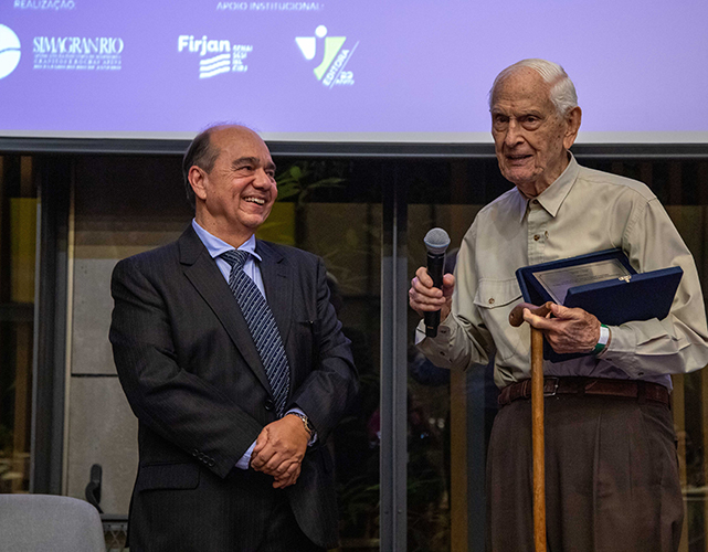 Jean Guagni Marcovaldi, empresário do setor de mármore e granito, foi homenageado.