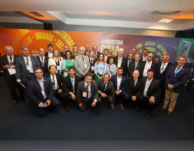 Comitiva de empresárias e empresários da indústria fluminense no ENAI 2024, em Brasília