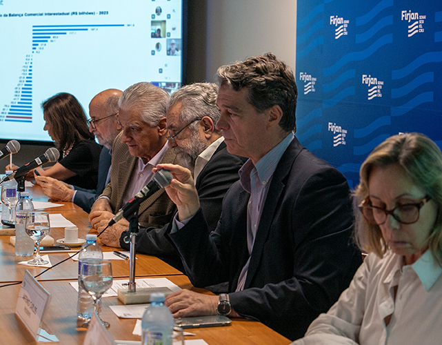 Antonio Carlos C. Cordeiro, presidente do Conselho de Agronegócios, Alimentos e Bebidas da Firjan (ao microfone)