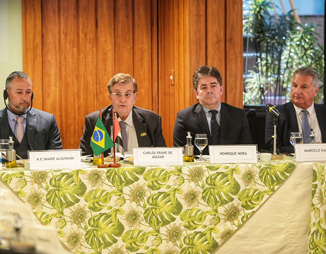Da esq. para dir.: H.E. Sharif Alsuwaidi, Carlos Erane, Henrique Nora Jr. e Marcelo Kaiuca