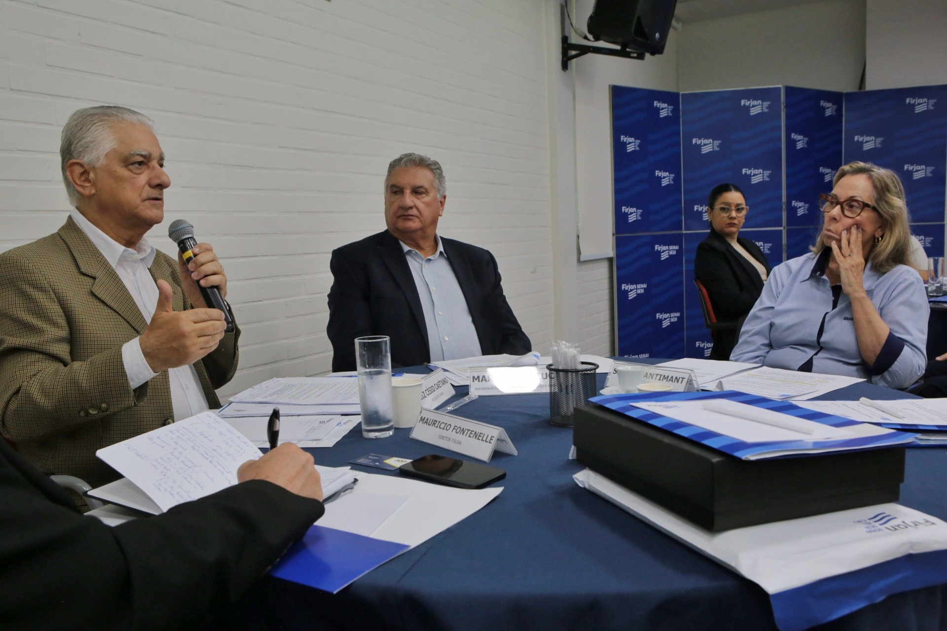 Luiz Césio Caetano, ao lado do presidente da Firjan Nova Iguaçu e Região, Marcelo Kaiuca, e sua vice, Silvia Lantimant