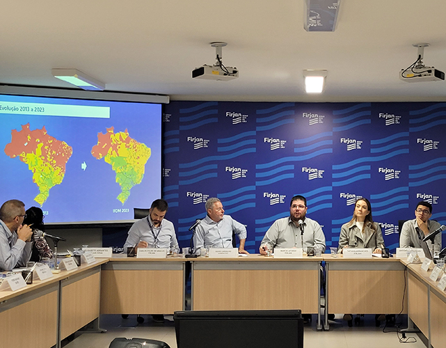 Conselheiro Silvio Carvalho (2° da esquerda para a direita) recebeu equipe de especialistas da Firjan para debater IFDM