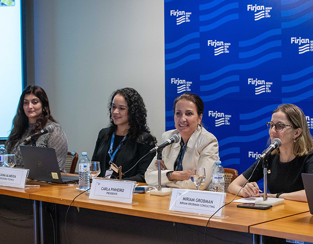 Carla Pinheiro, diretora da Firjan e presidente do Conselho (a segunda da dir. para esq.)