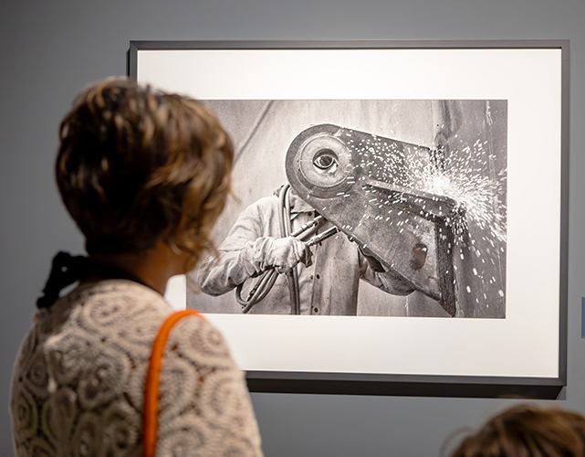Primeira mostra lançada após a morte de Sebastião Salgado, jornada visual é um convite ao debate sobre as transformações do trabalho e o impacto da tecnologia e da inovação na construção de um futuro mais humano e sustentável