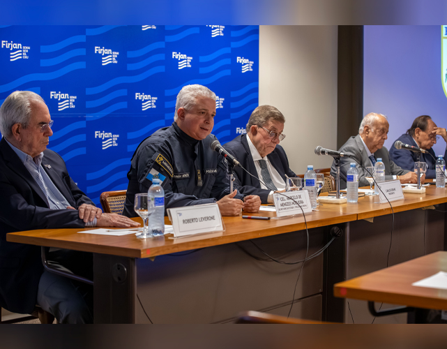Roberto Leverone, presidente da Firjan Caxias e Região; Cel. PM Marcelo de Menezes Nogueira, secretário do estado; e Carlos Erane de Aguiar, presidente do Conselho