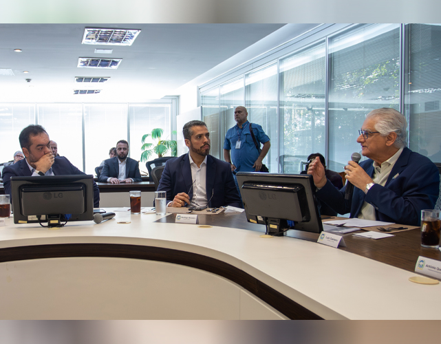 Cláudio Castro, deputado Rodrigo Amorim e Luiz Césio Caetano debatem ações para mitigar o tarifaço norte-americano