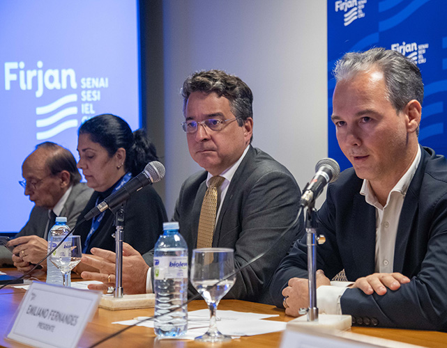 O superintendente adjunto da 7ª Região Fiscal (ao meio) falou sobre os regimes aduaneiros especiais pós reforma tributária