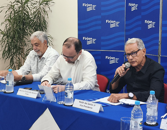 Ao microfone, o vice-presidente da Firjan Centro-Sul, Waldir dos Santos Jr