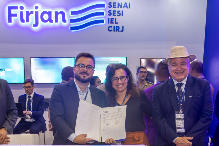 Victor Gallo, CEO da Protecta; Carla Giordano, gerente regional de Pesquisas e Serviços de Tecnologia da Firjan; Paulo Furio, gerente de Pesquisa e Desenvolvimento da Firjan SENAI SESI