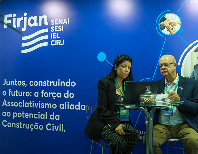Empresários recebem atendimento personalizado no espaço da Firjan