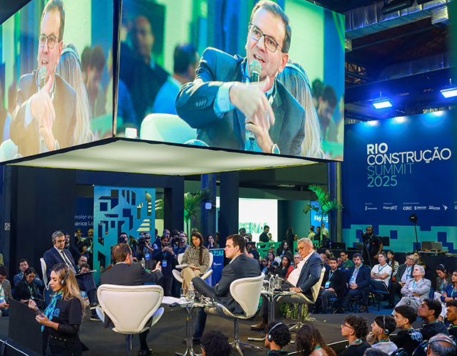 Painel "Desafios e soluções urbanas para as grandes metrópoles", na Arena Firjan