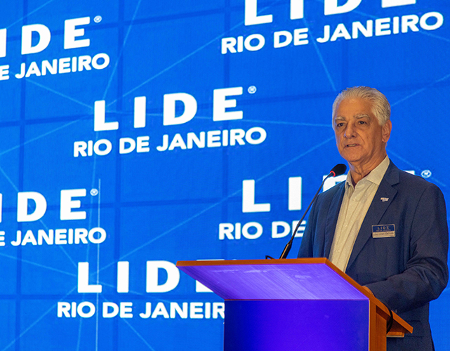 Luiz Césio Caetano durante apresentação para o grupo Lide
