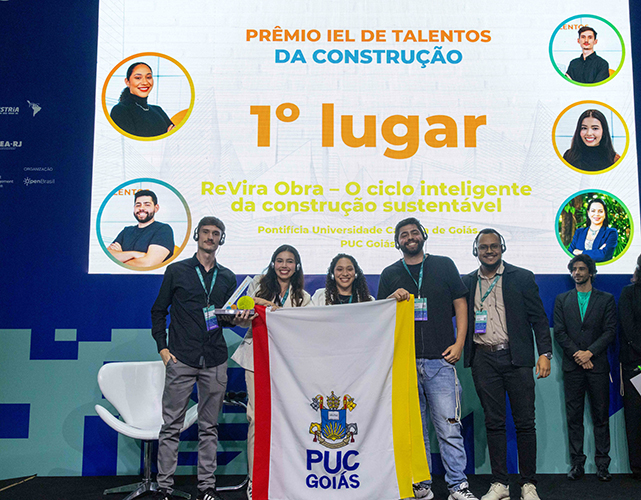 Equipe da PUC Goiás, 1º lugar da categoria Cidades, com o projeto "ReVira Obra – O ciclo inteligente da construção sustentável"