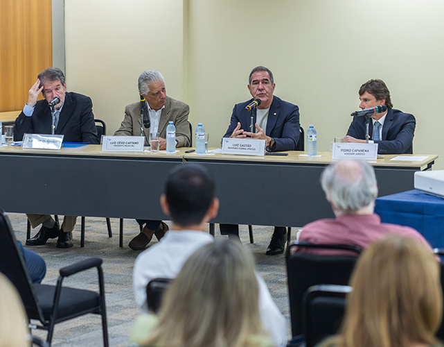 Da esq. para a dir.: Luiz Carlos Renaux, Luiz Césio Caetano, deputado Luiz Gastão e Pedro Capanema