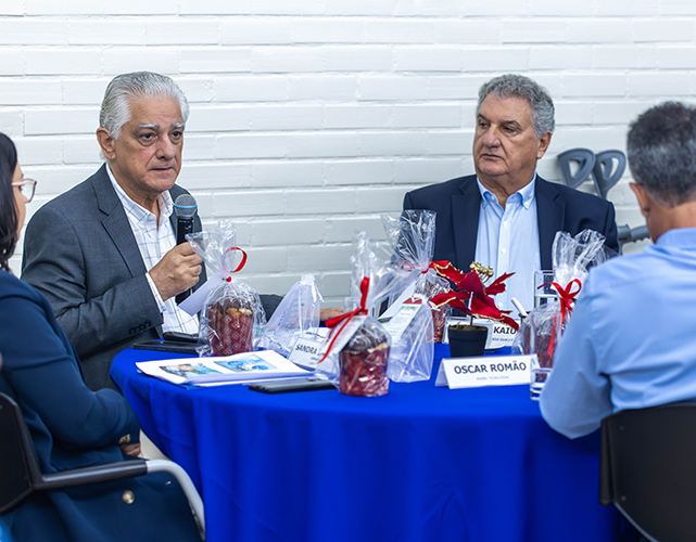 Presidente da Firjan, Luiz Césio Caetano, ao lado do presidente da Firjan Nova Iguaçu, Marcelo Kaiuca, destacou as melhorias estruturais em unidades da região