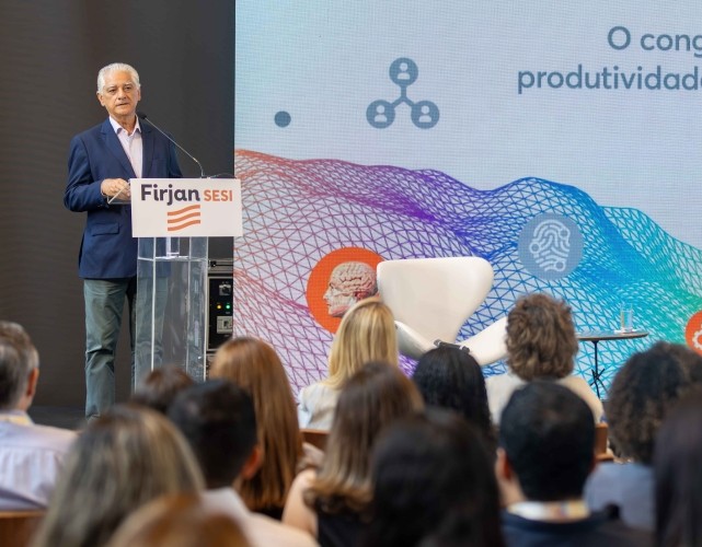 Luiz Césio Caetano, presidente da Firjan, durante abertura do evento.