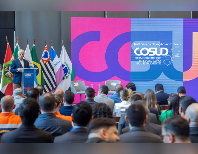 Luiz Césio Caetano, presidente da Firjan, durante abertura do evento, no auditório Aquário da Casa Firjan