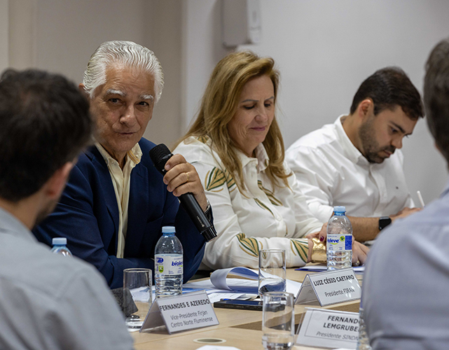 Luiz Césio Caetano ao lado de Marcia Carestiato Sancho