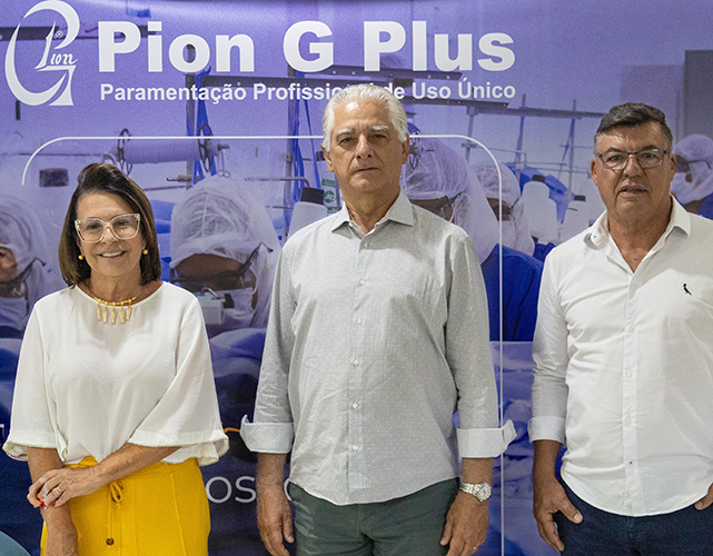 Presidente Caetano e os empresários Solange Carvalho e Ricardo Carvalho