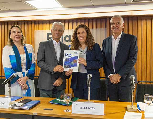 Com Isadora Remy (1ª vice CIRJ) e Julio Talon, Luiz Césio Caetano entrega o estudo Rio de Futuro para a ministra Esther Dweck