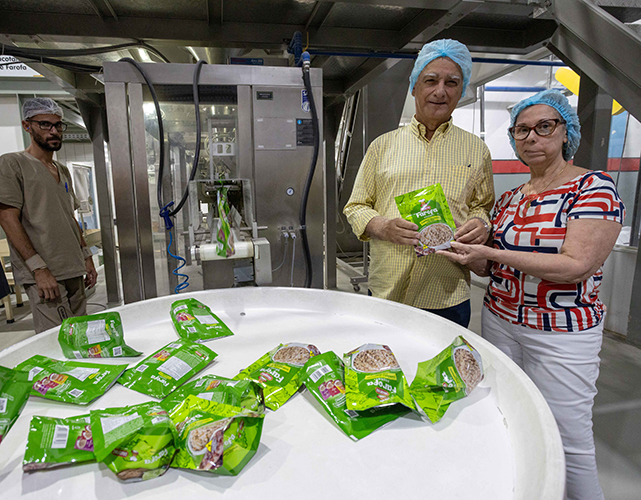 Luiz Césio Caetano e Sílvia Coelho Lantimant durante visita à Granfino