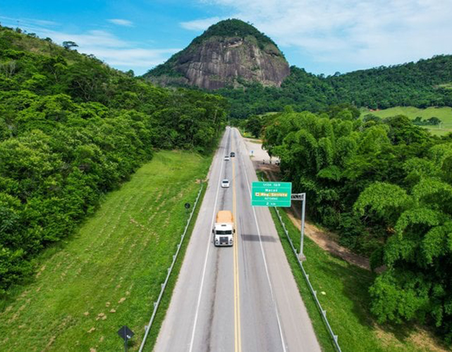 BR-101 é importante acesso para a integração logística com o Espírito Santo e o escoamento da produção industrial por meio do Porto do Açu