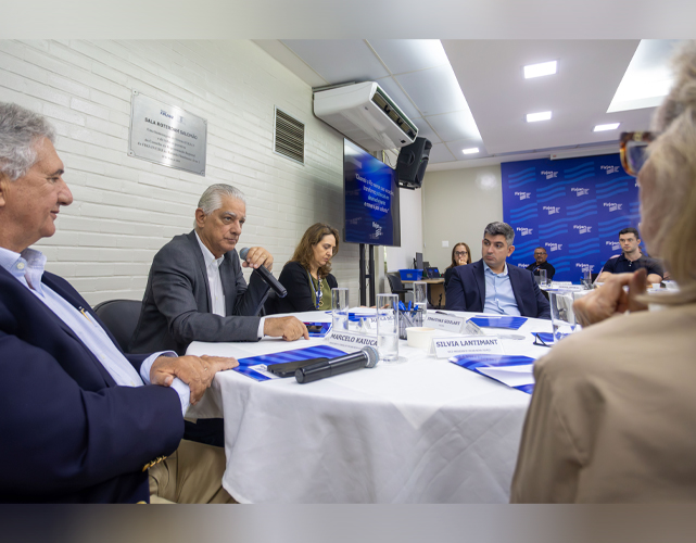 Presidente da Firjan debateu o estudo com os empresários regionais em mais uma reunião pelo interior do estad