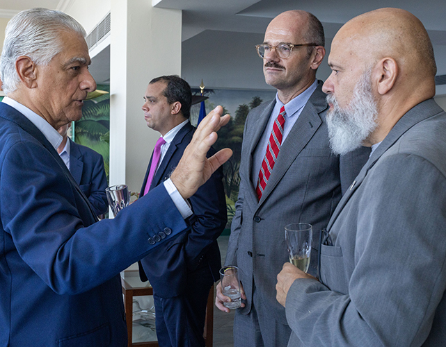 Luiz Césio Caetano, Eric Tallon e Ulisses Martins.