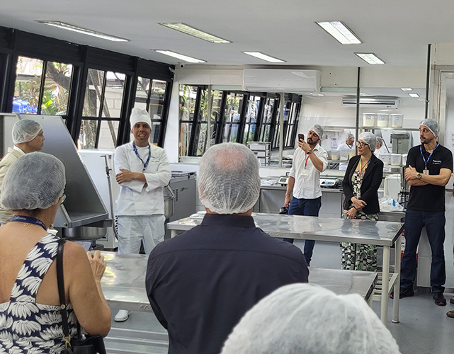 Apresentação da nova planta da padaria modelo de Niterói