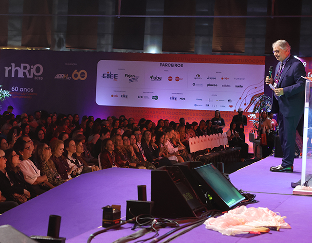 Alexandre dos Reis, diretor-executivo da Firjan SENAI SESI, na abertura do evento