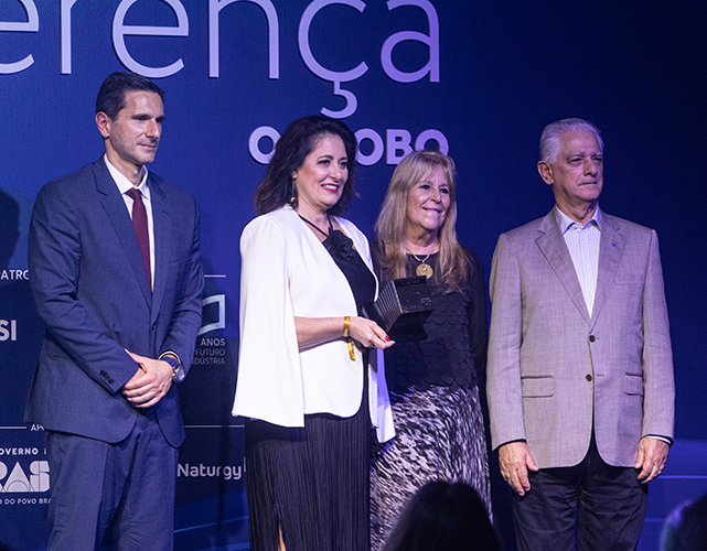 Ana Cristina Lopes, diretora de Relações Governamentais e Institucionais da Michelin, recebeu a premiação na Casa Firjan